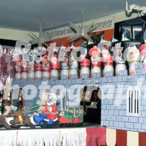 A British grocery shop seen at Christmas in the 1950s 52742695838 o 20250419 144738