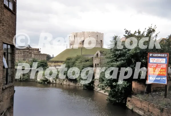 Clifford's tower, york 1956 52742143351 o