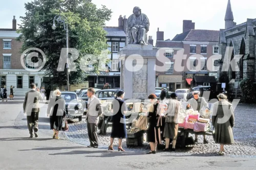 Dr johnson statue, market square, lichfield 1958 52742201411 o