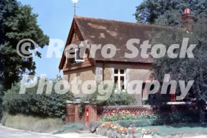 Evelyn Hall Abinger Common 1950s 38289686896 o 20250419 144831