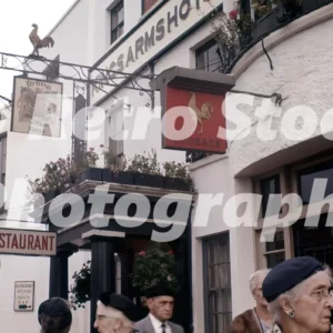 Kings arms hotel, east molesey 1961 25694268487 o