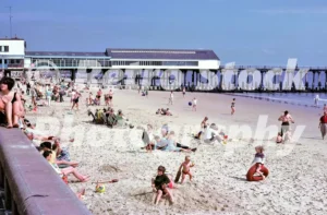 Lowestoft Claremont Pier and beach 1965 52273058136 o