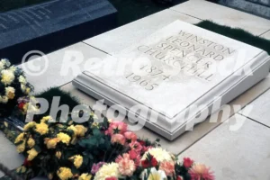 Winston Churchills Grave Bladon Oxfordshire 1965 35046742951 o