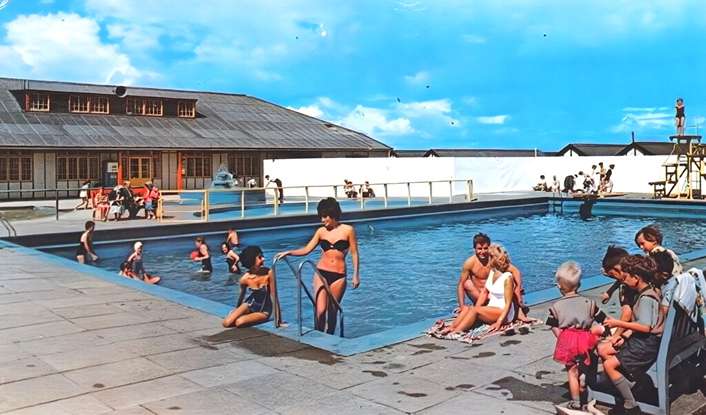 Sunnyvale Holiday Camp, Rhyl outdoor swimming pool