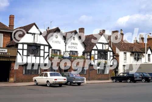 White Swan Hotel, Stratford-upon-Avon, 1960s, with Hillman Hunter and Hillman Minx