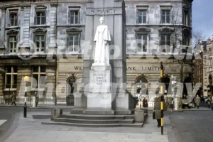 edith cavell memorial st martins place london 1959 52273504954 o