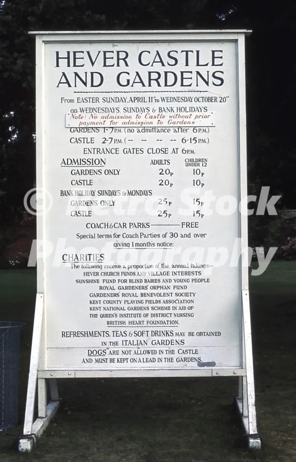 hever castle sign 1971 52152585325 o
