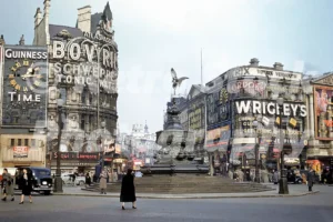 piccadilly circus london 1955 52273267483 o