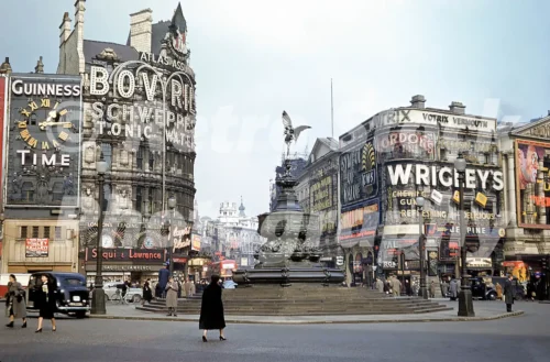 piccadilly circus london 1955 52273267483 o