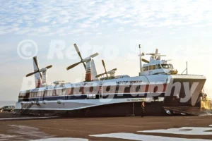 prince of wales srn4 hovercraft at dover 1984 43967948884 o