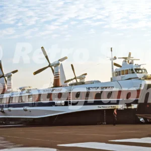 prince of wales srn4 hovercraft at dover 1984 43967948884 o