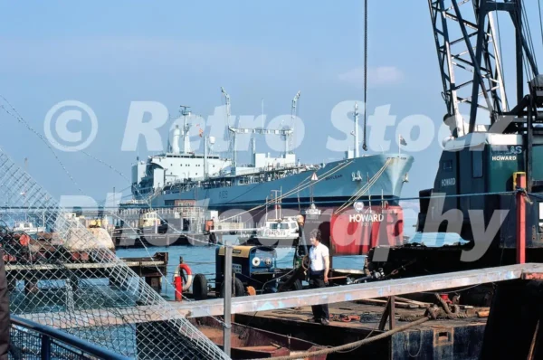 rfa bayleaf at hmnb devonport in 1984 49067872272 o