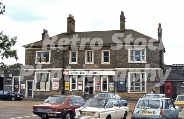 staines railway station 1982 52273222633 o