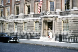 the american embassy grosvenor square london 1959 52273511289 o