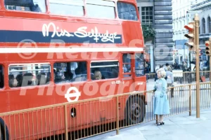 a routemaster bus in piccadilly circus london 1979 36830762752 o