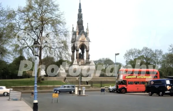 albert memorial london 1960s 36221821946 o