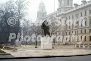churchill statueparliament square london 1974 52741429798 o