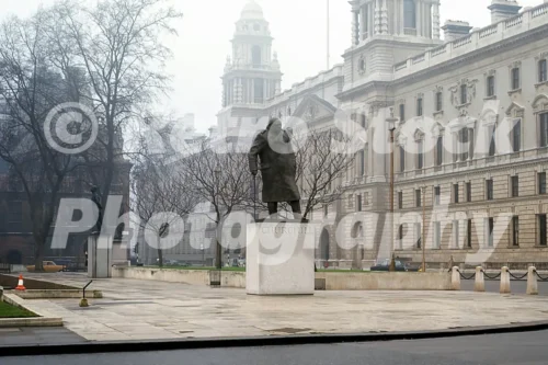 churchill statueparliament square london 1974 52741429798 o
