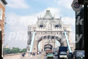 crossing tower bridge london 1977 29585001254 o