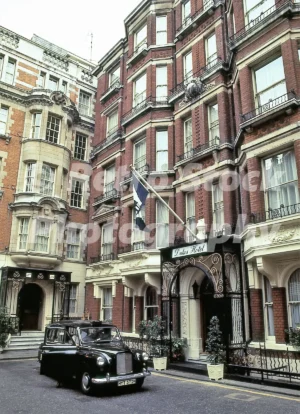 dukes hotel st jamess place london 1977 52740924096 o