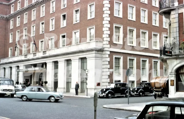 europa hotel grosvenor square london 1965 52784659710 o