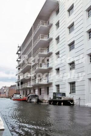 gilbey house regents canal camden town london 1976 52087993850 o