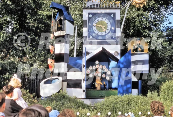 guinness clock at festival gardens battersea park london 1968 52784618580 o