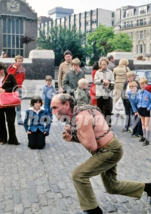 johnny eagle escapologist tower of london 1979 52740379087 o
