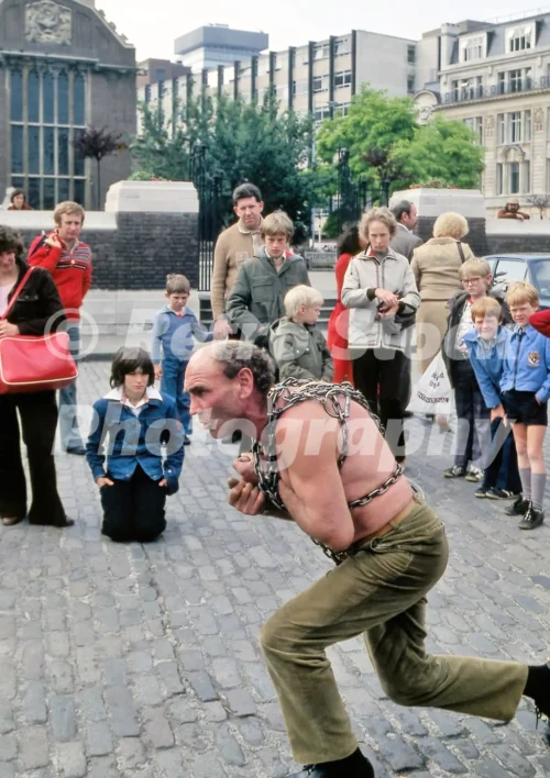 johnny eagle escapologist tower of london 1979 52740379087 o
