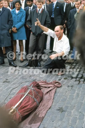 johnny eagle escapologiststreet performer tower of london 1969 52784260846 o