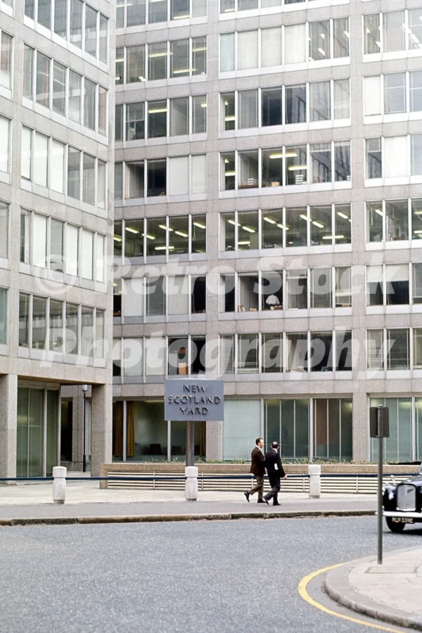 new scotland yard london 1969 37557646481 o