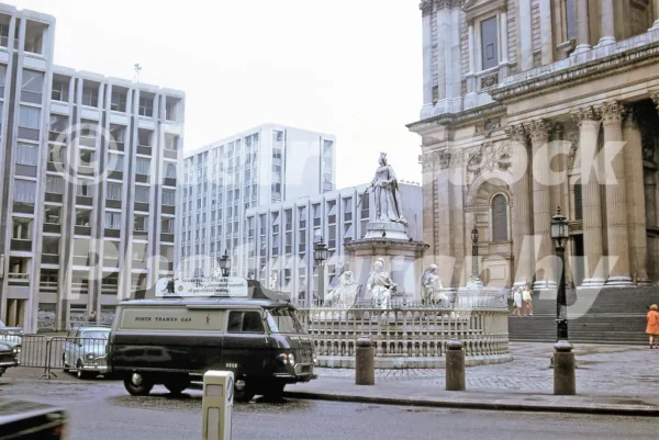outside st pauls cathedral london 1969 52784771568 o