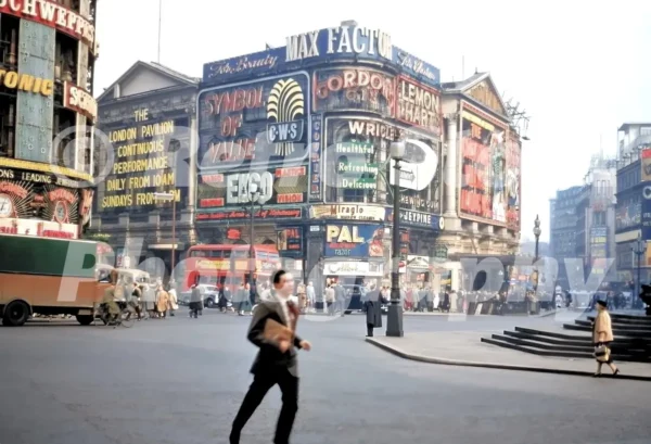 piccadilly circus london 1960s 52784310771 o
