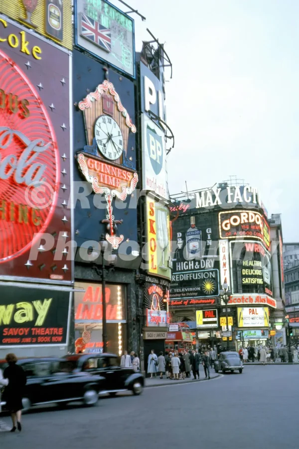 piccadilly circus london 1962 52783757477 o