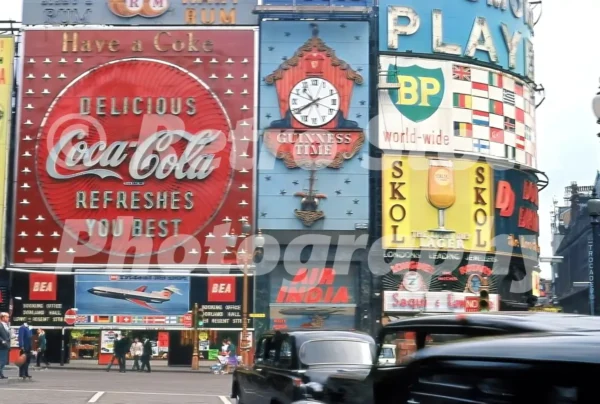 piccadilly circus london 1964 52166555131 o