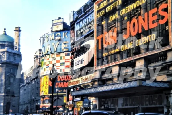 piccadilly circus london 1964 52784509764 o