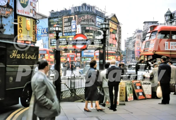 piccadilly circus london 1964 52784716760 o