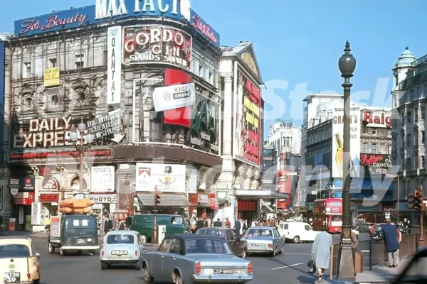 piccadilly circus london 1968 52783771197 o