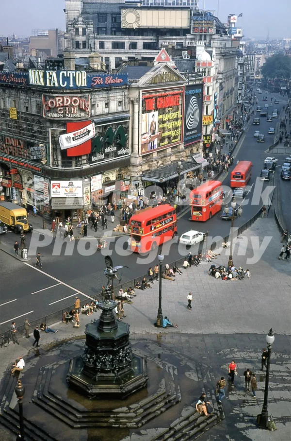 piccadilly circus london 1968 52784225456 o