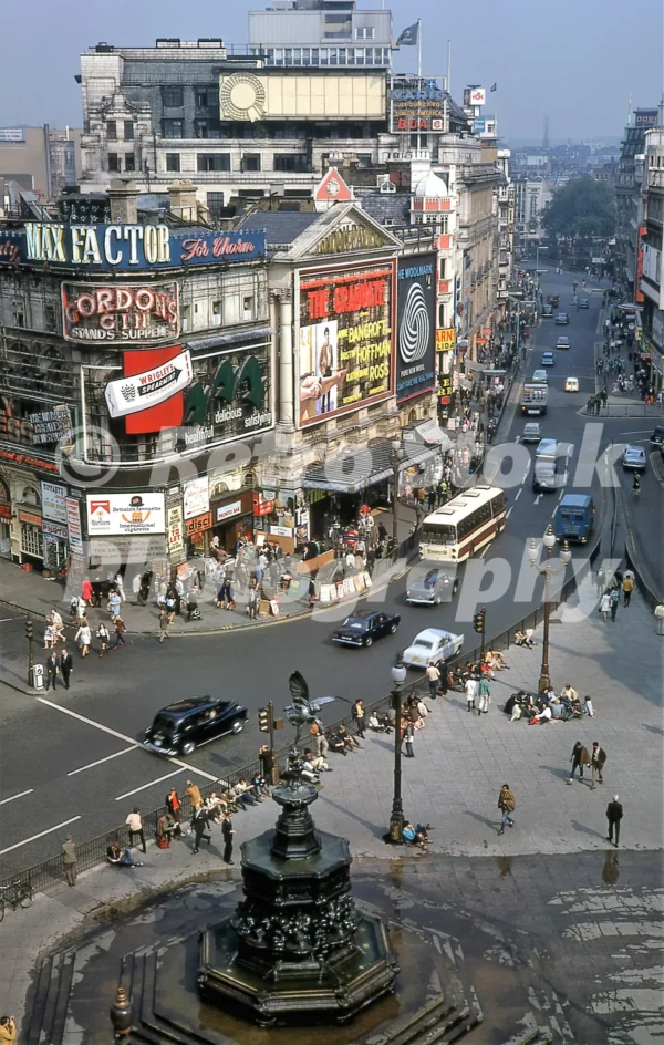 piccadilly circus london 1968 52784225546 o