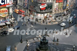 Piccadilly Circus, London 1968 - Vintage photo