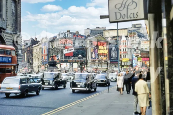 piccadilly circus london 1968 52784464569 o 53425802889 o