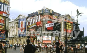 piccadilly circus london 1969 45425792552 o