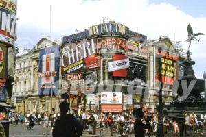 piccadilly circus london 1969 45425792552 o