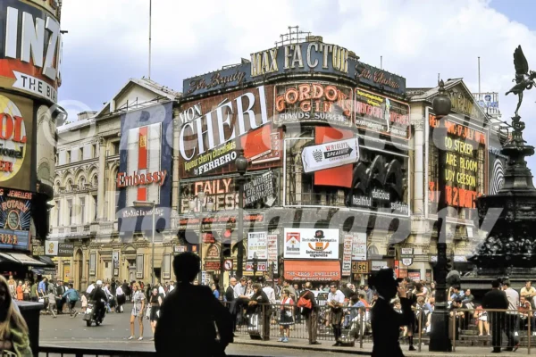 piccadilly circus london 1969 52784270741 o