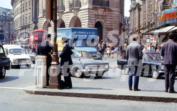 piccadilly circus london 1969 52784274311 o