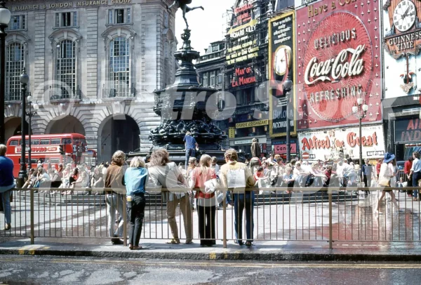 piccadilly circus london 1969 52784719498 o