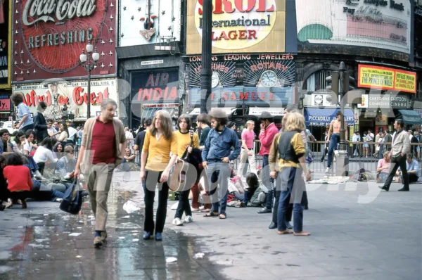piccadilly circus london 1969 52784719688 o
