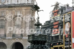 piccadilly circus london 1971 52740837876 o