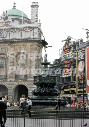 piccadilly circus london 1971 52740837876 o